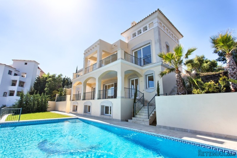 6 Bedrooms - Villa - Malaga - For Sale