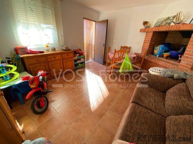 NEW LISTING TO VOSS HOMES - A recently modernised &.. - 17