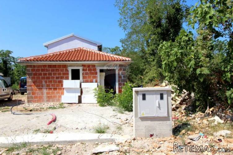 Stara kamena kuća u fazi renoviranja - 3
