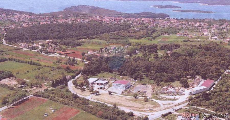 KOMERCIJALNO ZEMLJIŠTE NA ODLIČNOJ LOKACIJI - 2