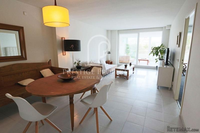 Spacious and bright apartment near..