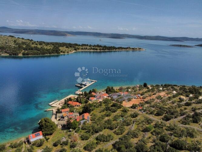OTOK ŽUT, KORNATI - KUĆA I MASLENIK 2500M2 UZ MORE - 2
