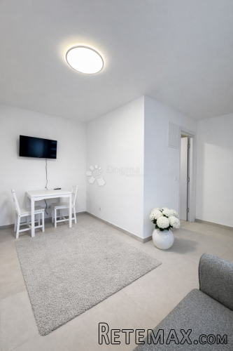 Stan 690 € – sve uključeno (režije + internet) - 2