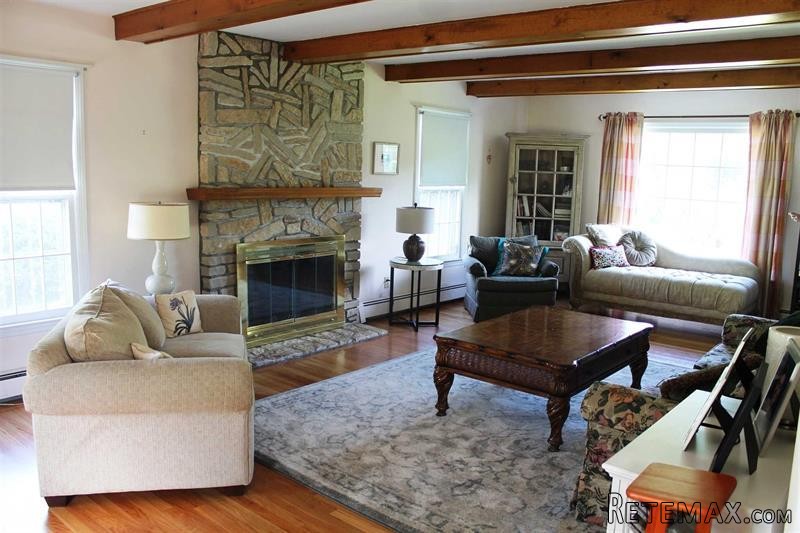4 bedroom House For Sale: 1 Meadow View.. - 2