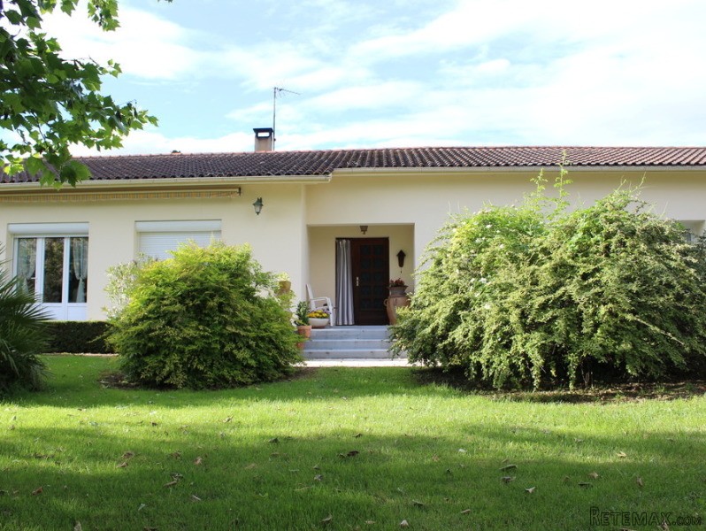 Pretty Villa Set On 17 Hectares Of Land.. - 2