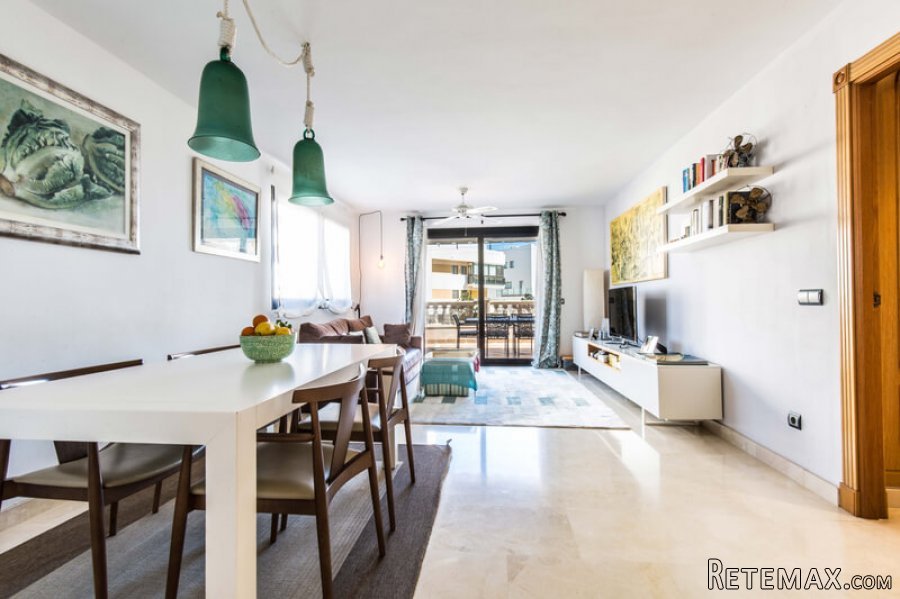 Elevated ground floor apartment of approximately 95 m2..