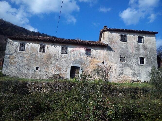 IČIĆI, Poljane - Dvije kamene kuće sa 6.000 m2 okućnice - 2