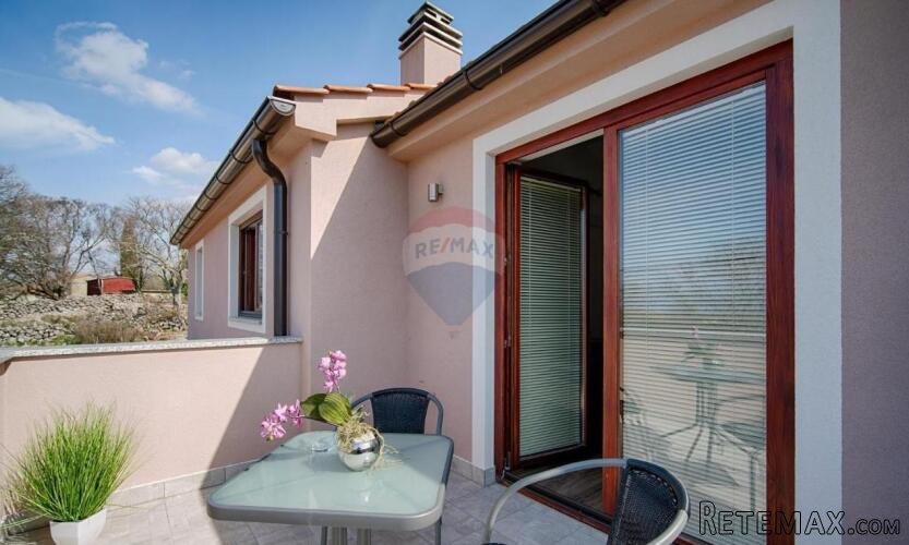 OTOK KRK,MALINSKA-villa sa bazenom - 4