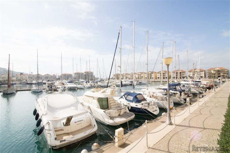 3 bed apartment in The Sails