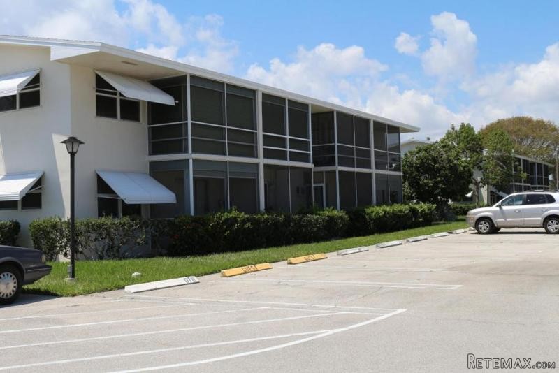 620 W Horizons #202, Boynton Beach, FL..