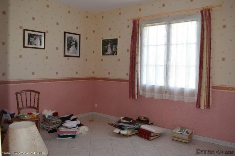 Bungalow Built In 2002 With 3 Bedrooms.. - 2