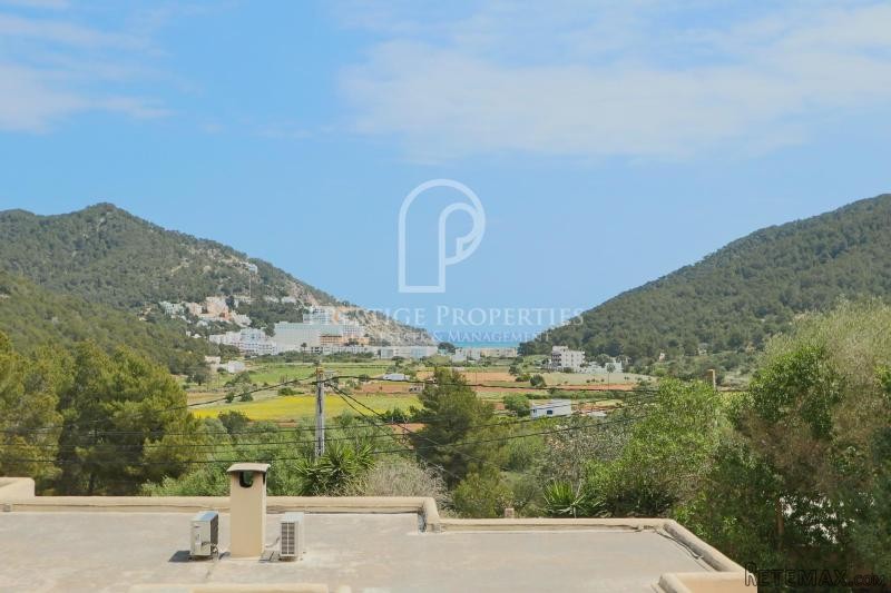 Lovely property with sea and mountain.. - 2