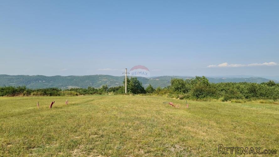 Vižinada: Građevinsko zemljište vrlo otvorenog pogleda - 9