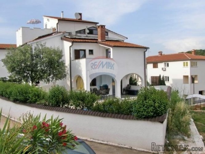 Kuća sa šest apartmana i bazenom - 2