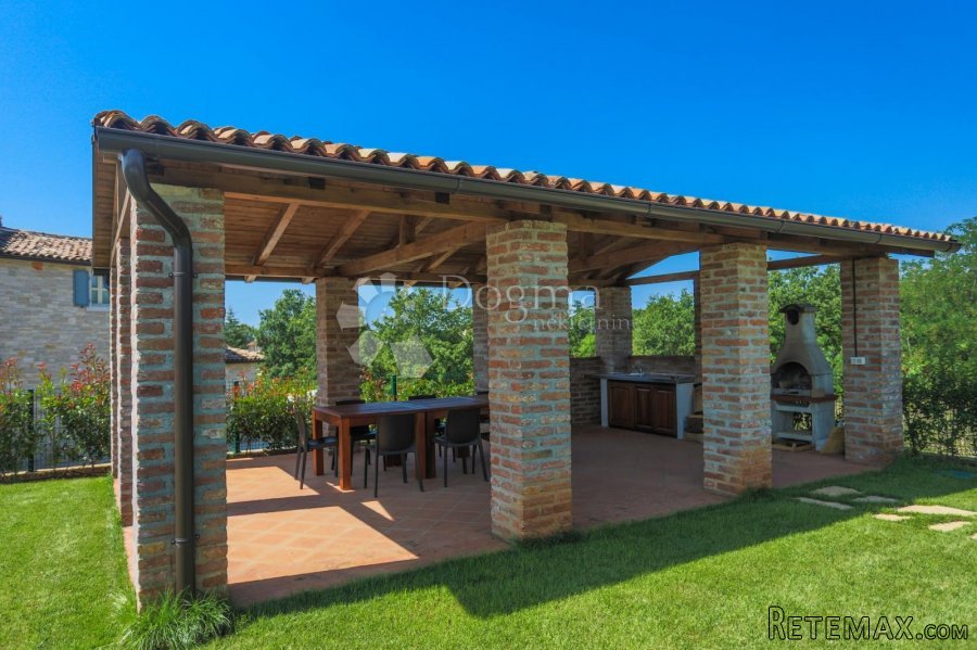KAMENA VILA SA BAZENOM NA OSAMI - 3