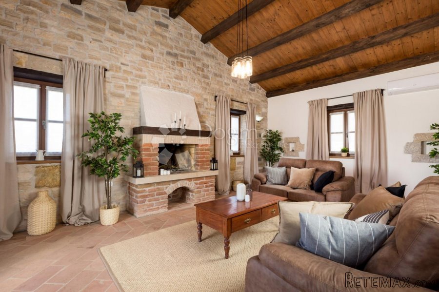 KAMENA VILA SA BAZENOM NA OSAMI - 5