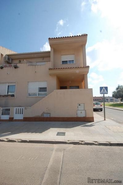 4 bedroom end of terrace house for sale
