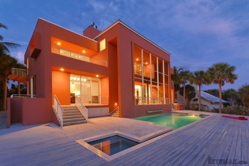 6 bedroom House For Sale: 744 N..