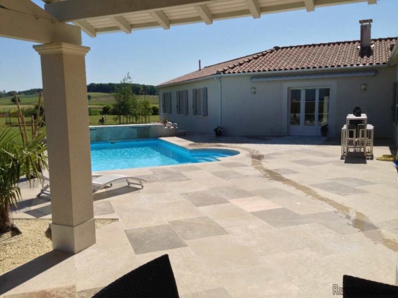 Superb Villa with Pool For Sale - 2