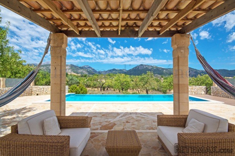 Excellent country house overlooking the beautiful..