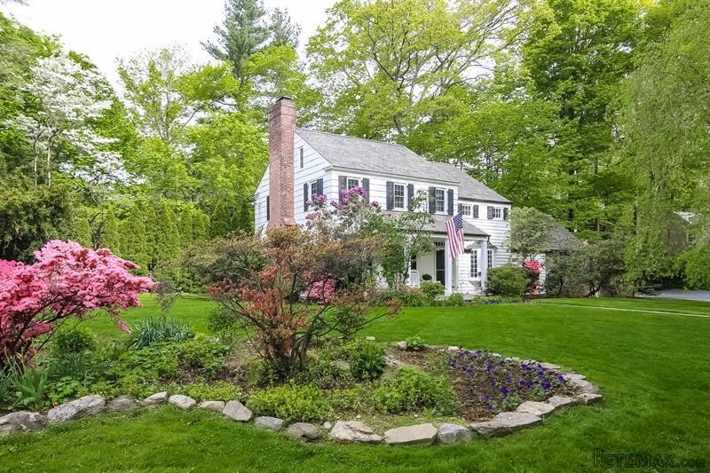 4 bedroom House For Sale: 3 Brook Lane.. - 2