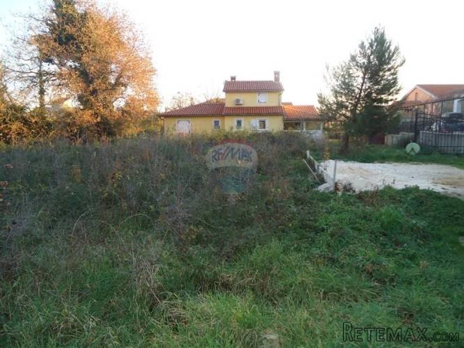 GRAĐEVINSKA PARCELA NA ULAZU U LIŽNJAN