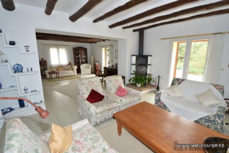 ALT EMPORDA: Nice village house with..