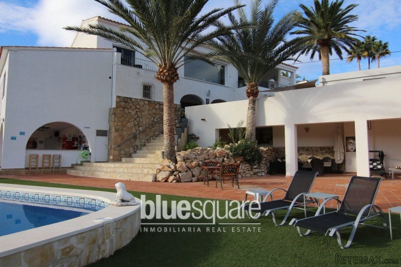 Beautiful 5 Bedroom villa with sea view - 2