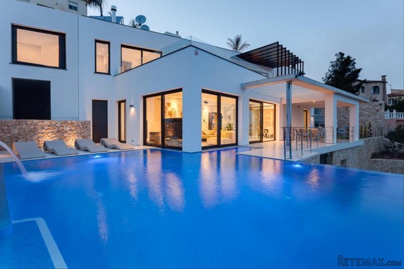 5 Bedrooms - Villa - Alicante - For Sale