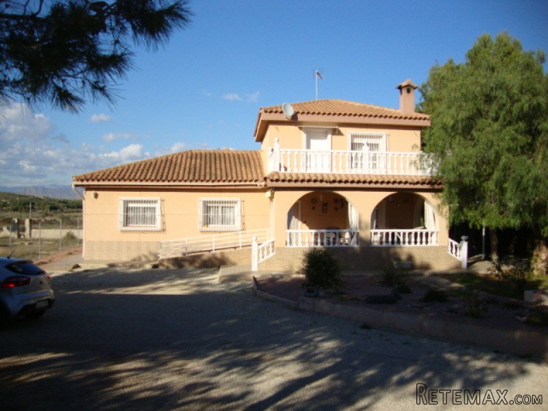 5 Bedrooms - Villa - Alicante - For Sale
