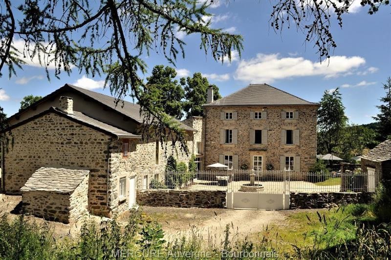 6 bedroom Character For Sale: 43200..