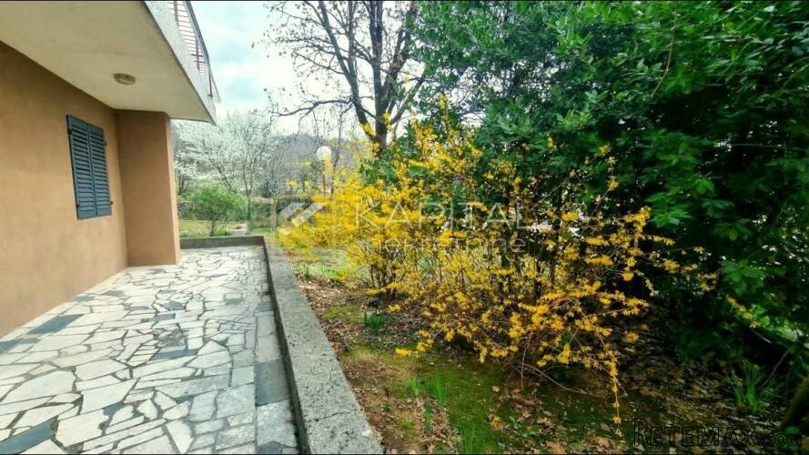 Drenova - kuća s tri stana, pogled