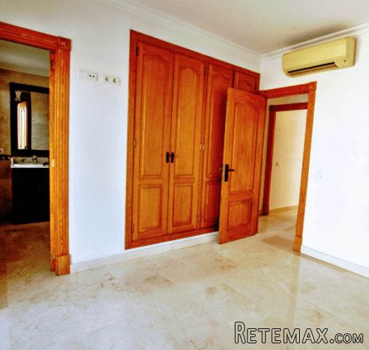 Spacious 4 bedroom penthouse apartment for long term rent..