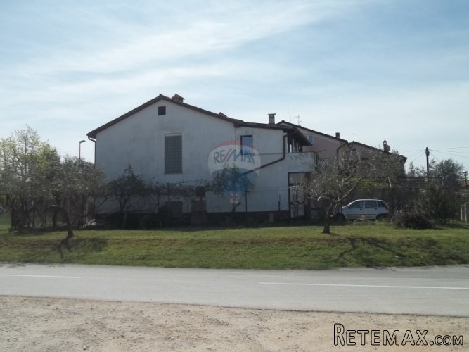 Umag, samostojeća kuća 500 m od mora - 4