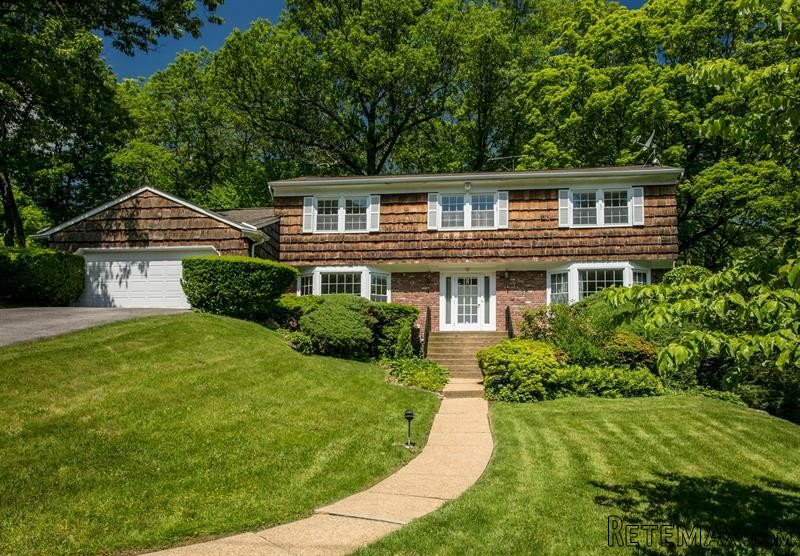5 bedroom House For Sale: 3 Glen Lane..