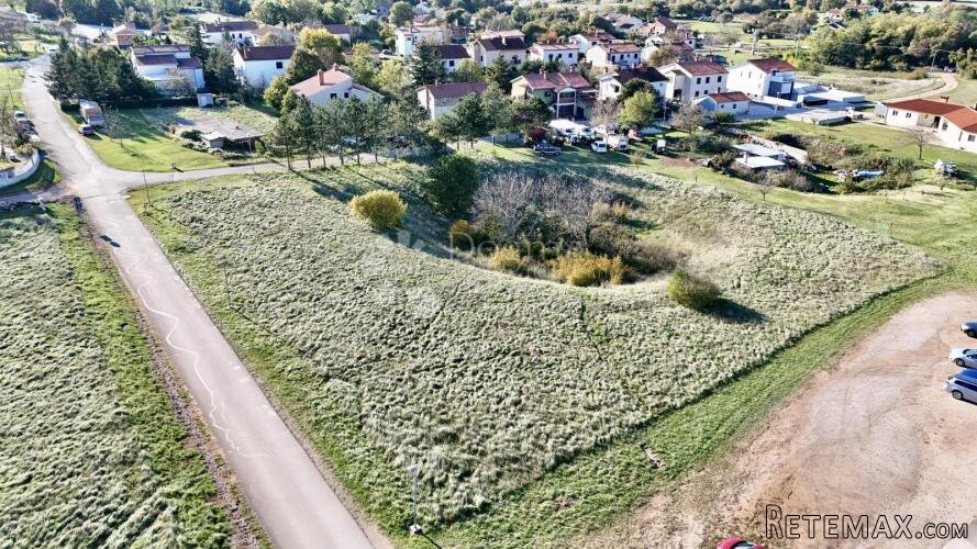 IDEALNA PRILIKA! Građevinsko zemljište 6km od mora! - 3