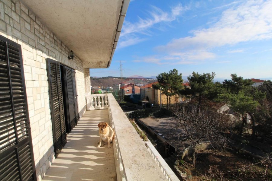 Kuća sa tri stana i prekrasnim pogledom na more - 3