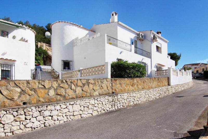 Lovely semi-detached 2 bedroom..