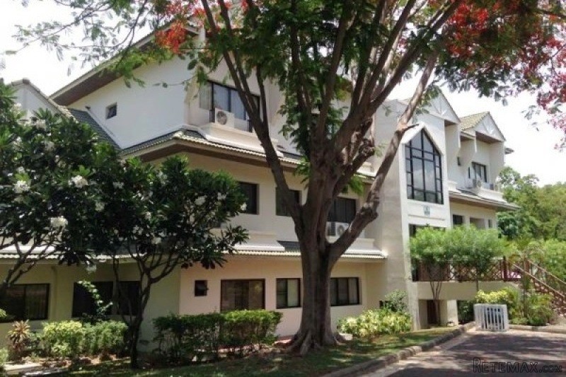 Newly Renovated 2 Bed Condo On Golf..