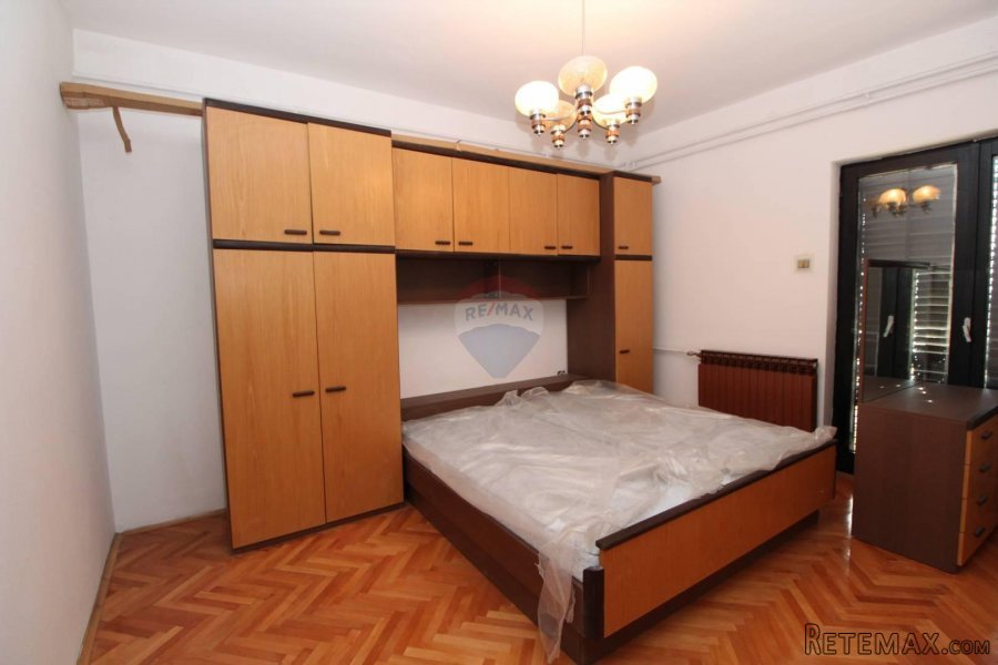 Kuća sa tri stana i prekrasnim pogledom na more - 8