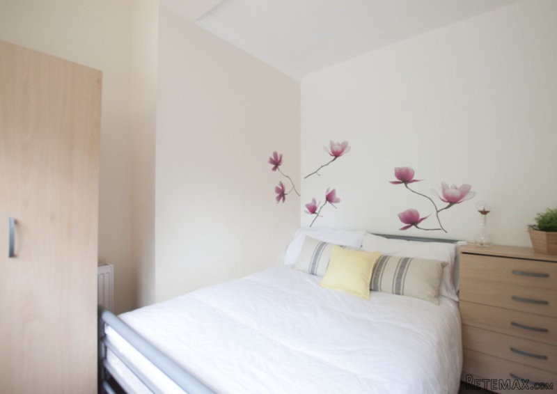 Single with double bed near Chiswick..