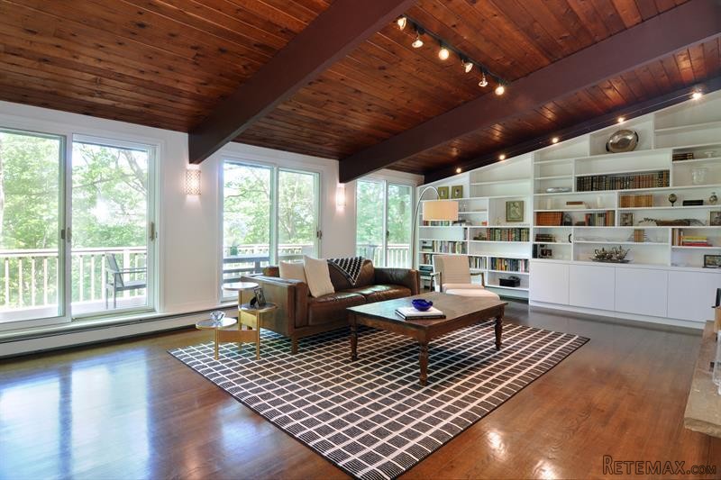 4 bedroom House For Sale: 300 Riverview..