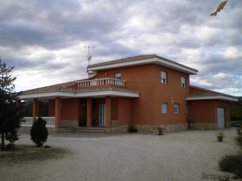 4 bedroom villa with pool (Ref. PV17021)