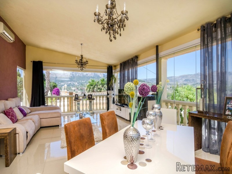 4 Bedrooms - Villa - Alicante - For Sale