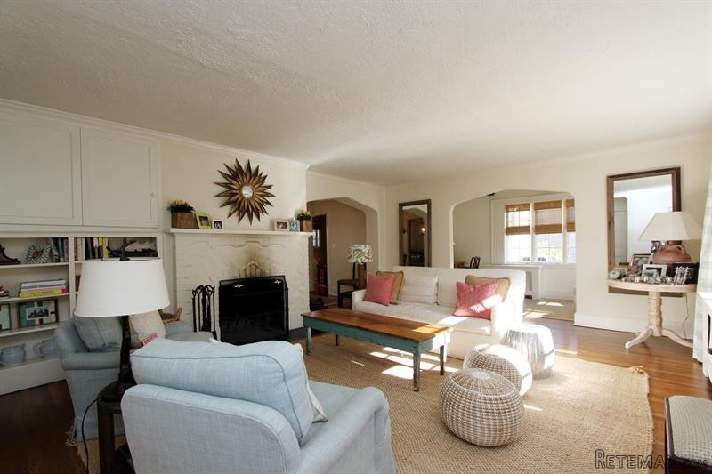 4 bedroom House For Sale: 17 Oval.. - 2