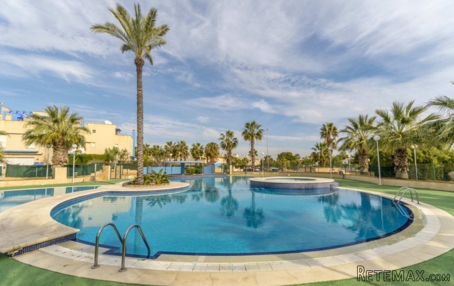 Precioso Ático con vistas al mar situado en el residencial.. - 2