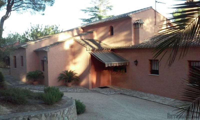 Villa for sale in Agullent with pool..
