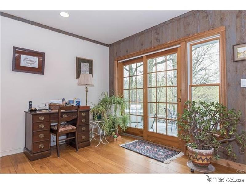 3 bedroom House For Sale: 892 RIVERBANK.. - 2