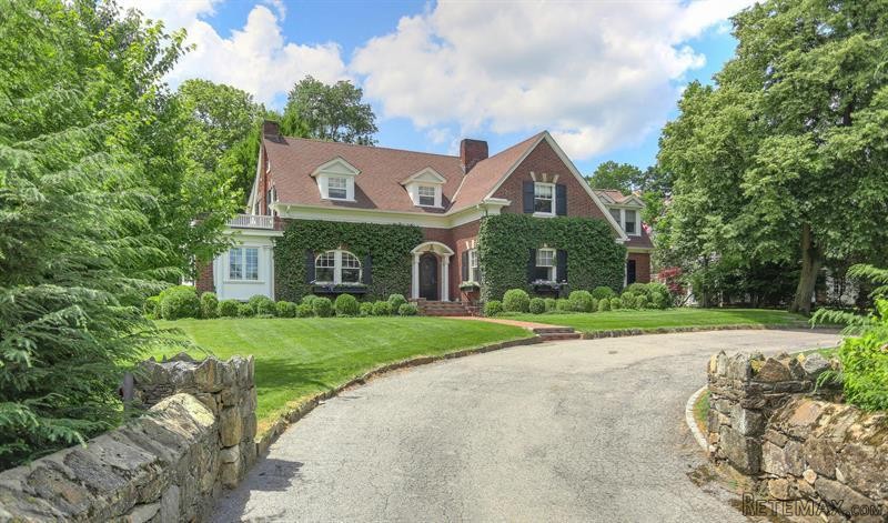 4 bedroom House For Sale: 49 Calhoun..