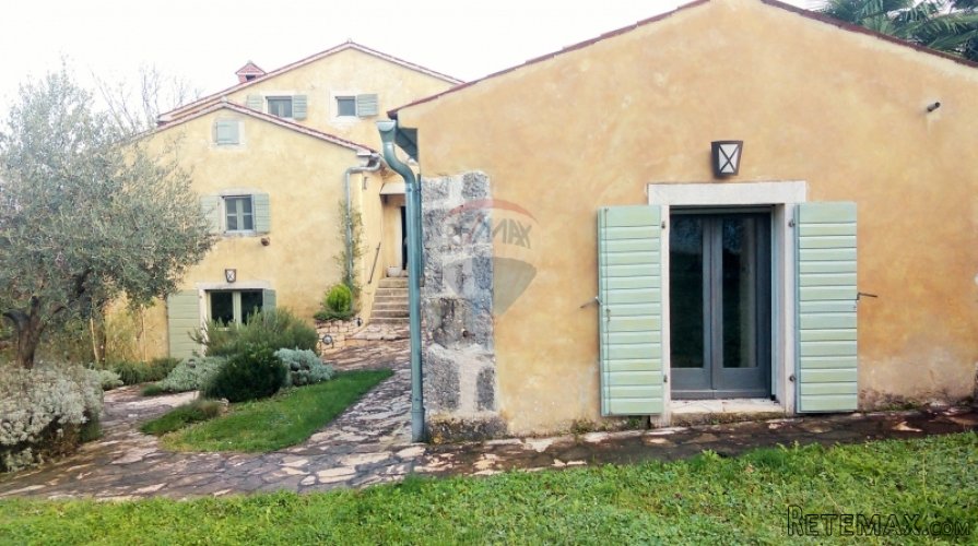 ISTRA, POSEBNA ROMANTIČNA VILA URONJENA U LJEKOVITO BILJE! - 3